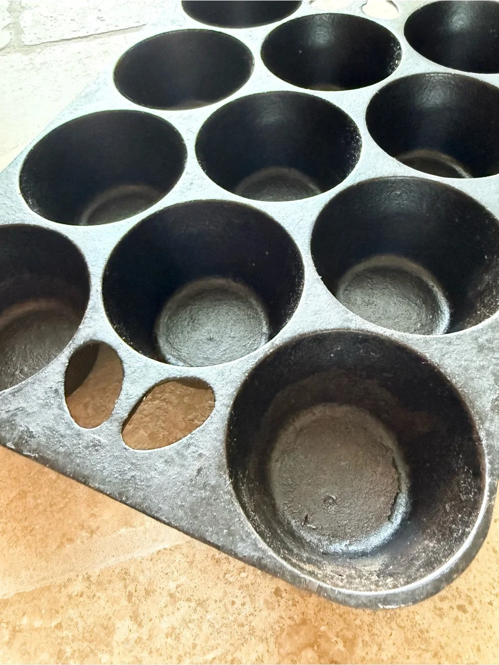 Griswold no. 10 Look Alike Cast Iron Vintage Popover Pan Muffin 11 Count